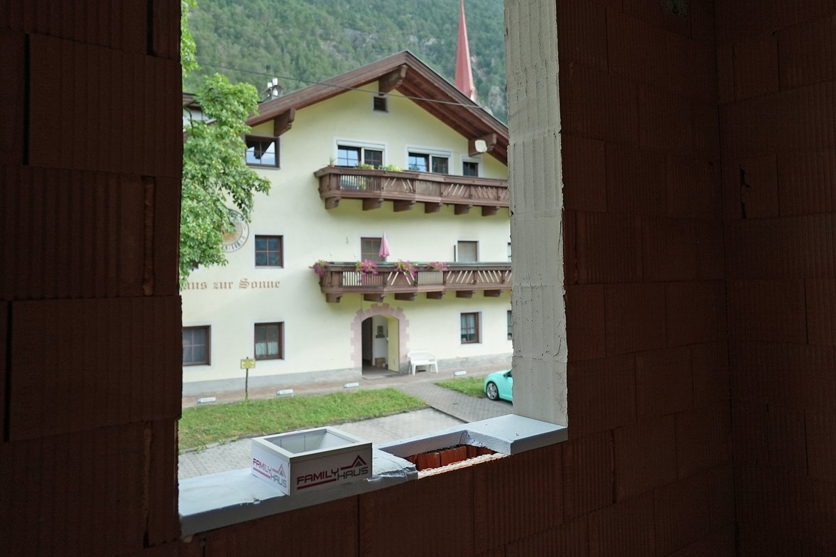 grundstein-almadin03.jpg